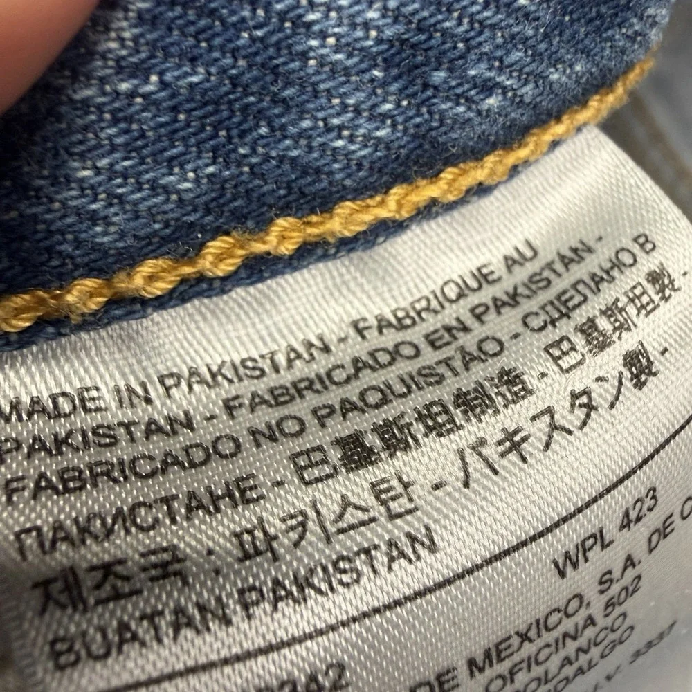 Levis ready ship